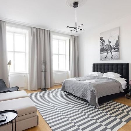 Franz 24 - Typical Viennese Apartment In The Heart Of Viena Exterior foto