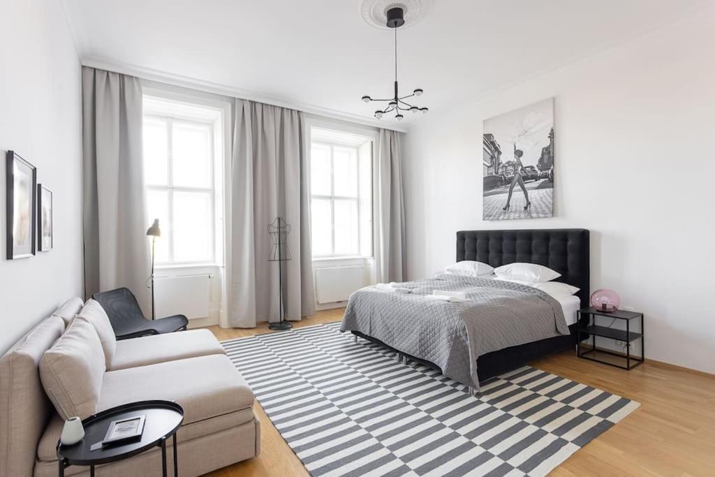 Franz 24 - Typical Viennese Apartment In The Heart Of Viena Exterior foto