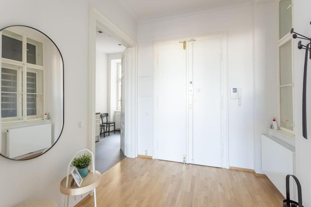 Franz 24 - Typical Viennese Apartment In The Heart Of Viena Exterior foto